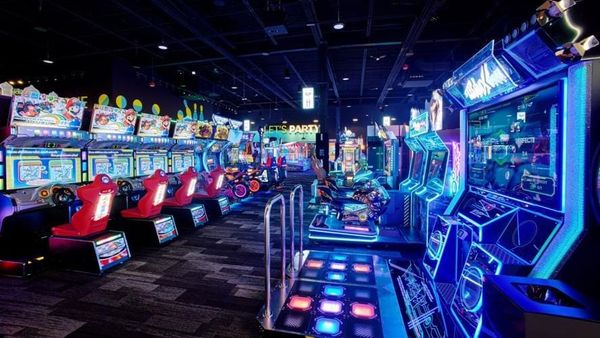 Novo espaço de jogos, boliche e atrações interativas chega ao Vaughan Mills