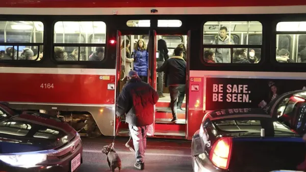 TTC testa uso de câmeras em streetcars para registrar ultrapassagens ilegais