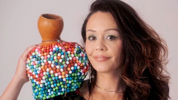 Aline Morales apresenta música brasileira para crianças e famílias em show multicultural do KUNE