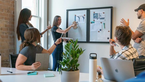 Relatório apresenta as habilidades que recrutadores valorizam mais do que inteligência artificial