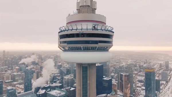 Documentário conta a história da CN Tower e seu papel na identidade de Toronto