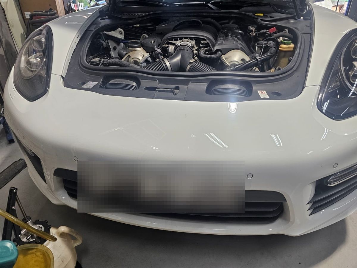 포르쉐 파나메라 냉각수 누수로 라디에이터 교체