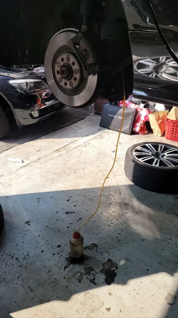 아우디 A8 브레이크액 교체 정확하게