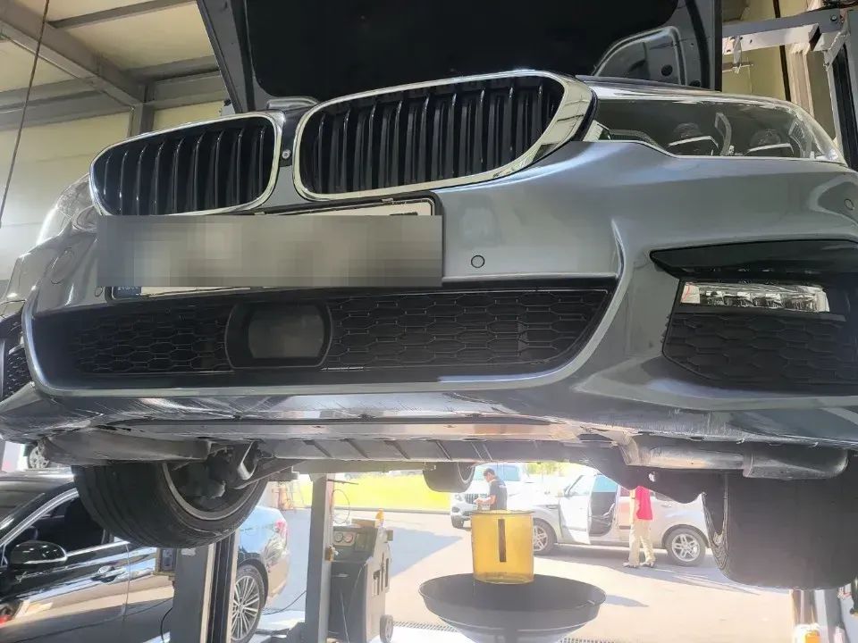 BMW 530i 엔진오일 부족으로 엔진오일 전체 교체