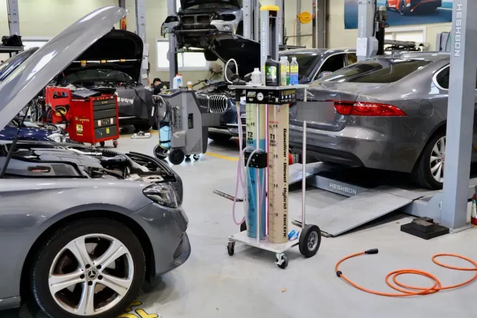 벤츠 E220d 엔진 냉각수 전체 교체 작업 완료