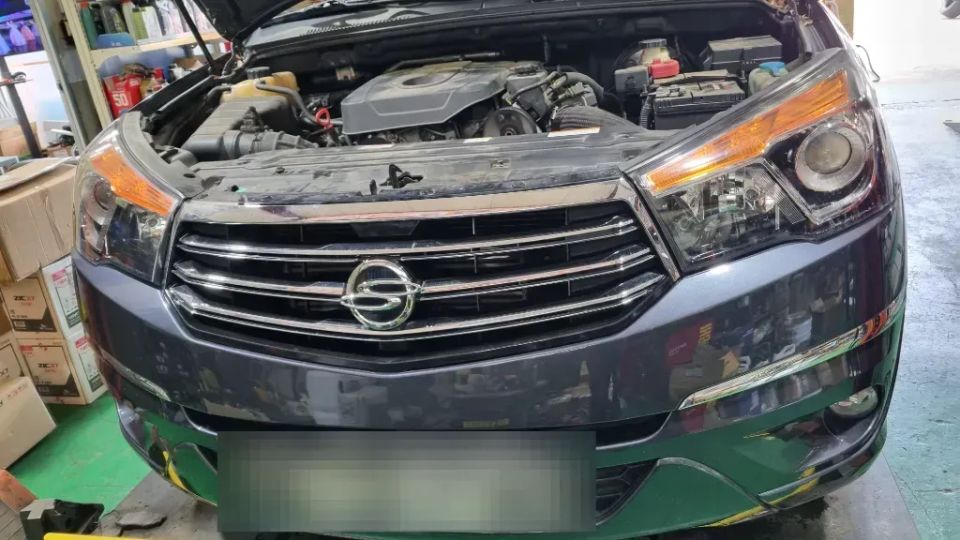 KG모빌리티 코란도투리스모 에어컨 냉기 불량 콤프레셔 교환. 리어 리퀴드 파이프 교환.