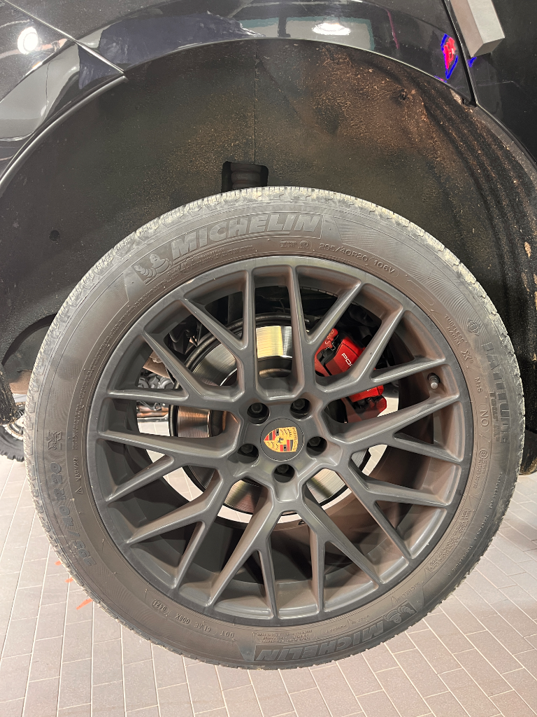 포르쉐 마칸 타이어 4개 교환 편마모 증상 동탄 모토랏지