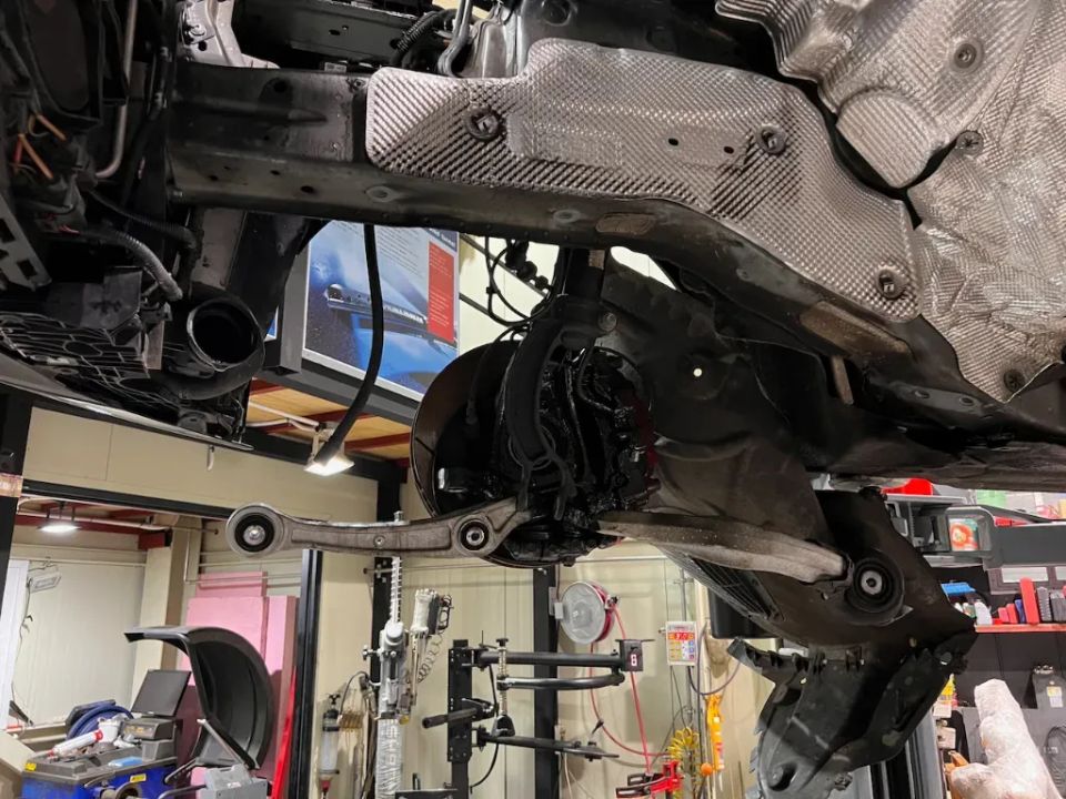 포르쉐 카이엔 주행 중 소음 휠 허브 베어링