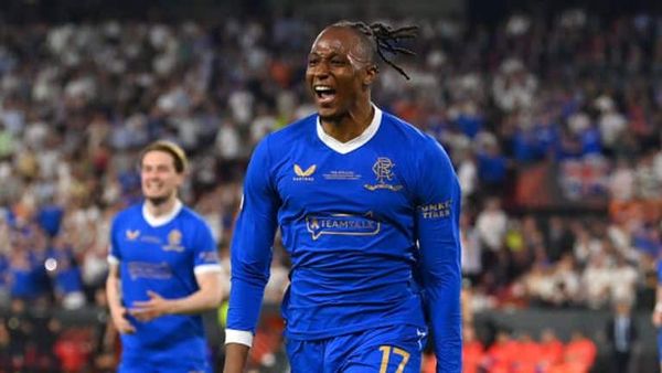 Southampton have completed the signing of forward Joe Aribo from Rangers on a four-year deal