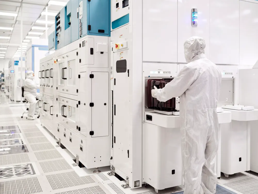 日本科学家让五个硅量子比特同时工作，量子计算向实用化迈出一步