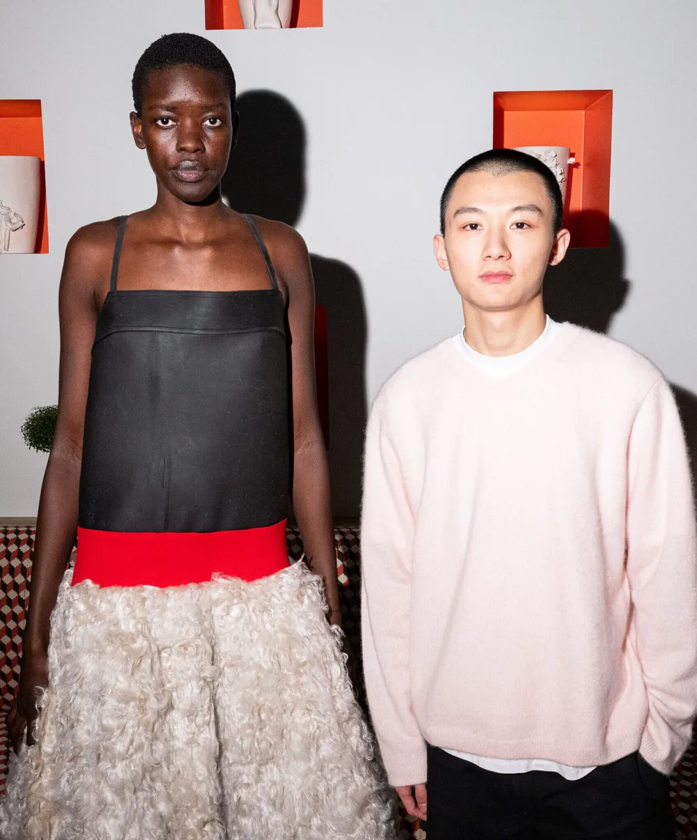 李哲与模特Ayak Veronica出席CFDA/Vogue Fashion Fund材料创新挑战活动