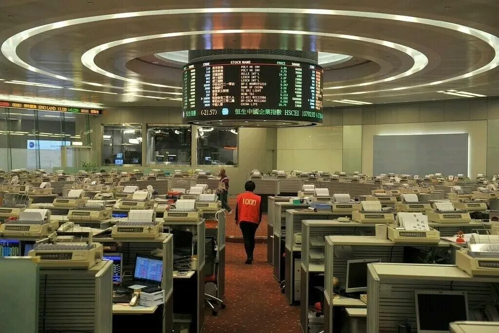 港交所推出AI和半导体指数，授权南方基金发行ETF