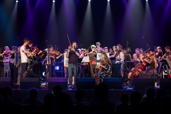 Three Chords, the Truth, oh and also Forty Musicians