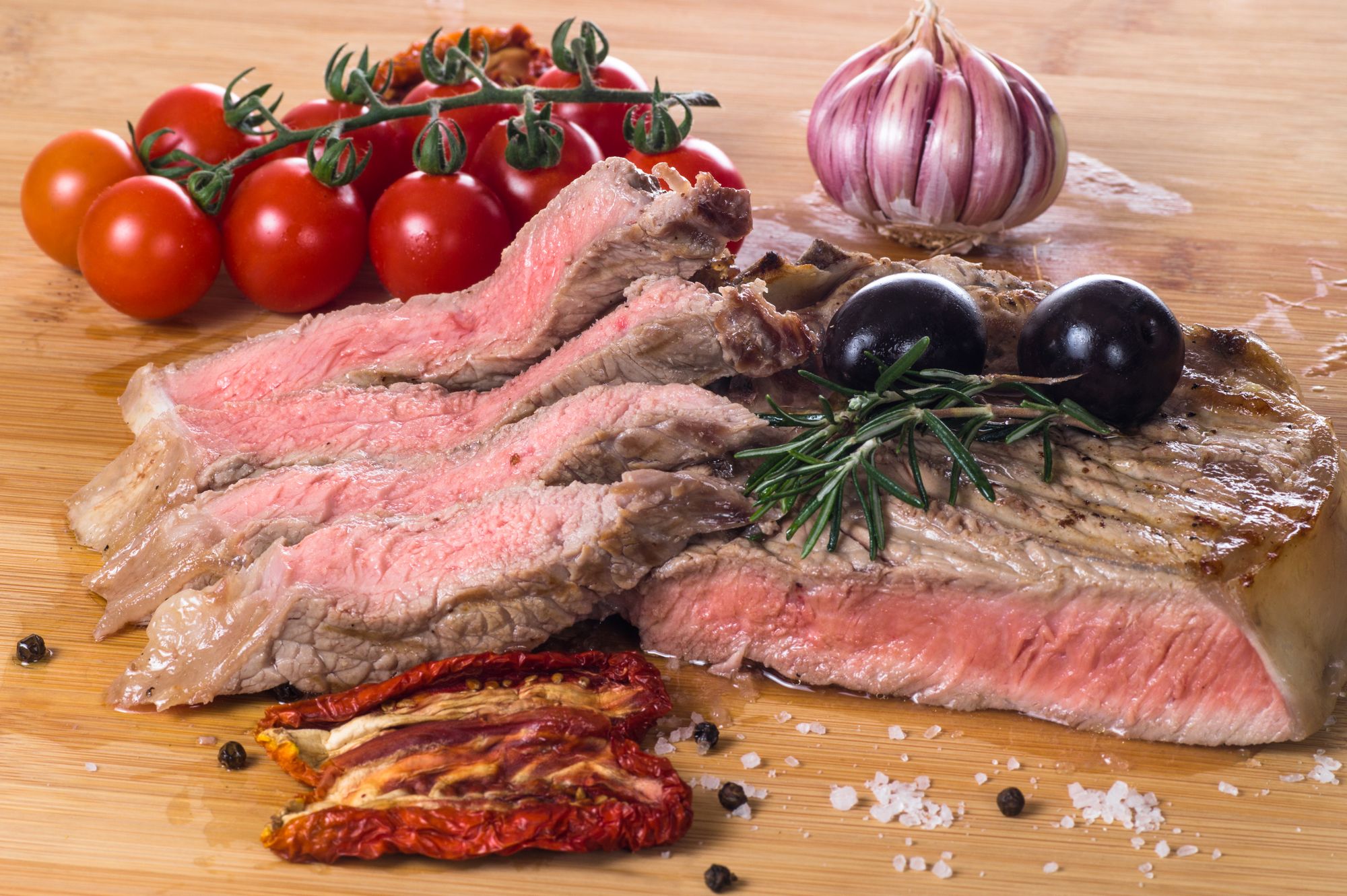 Rib-eye with Tomato and Olives