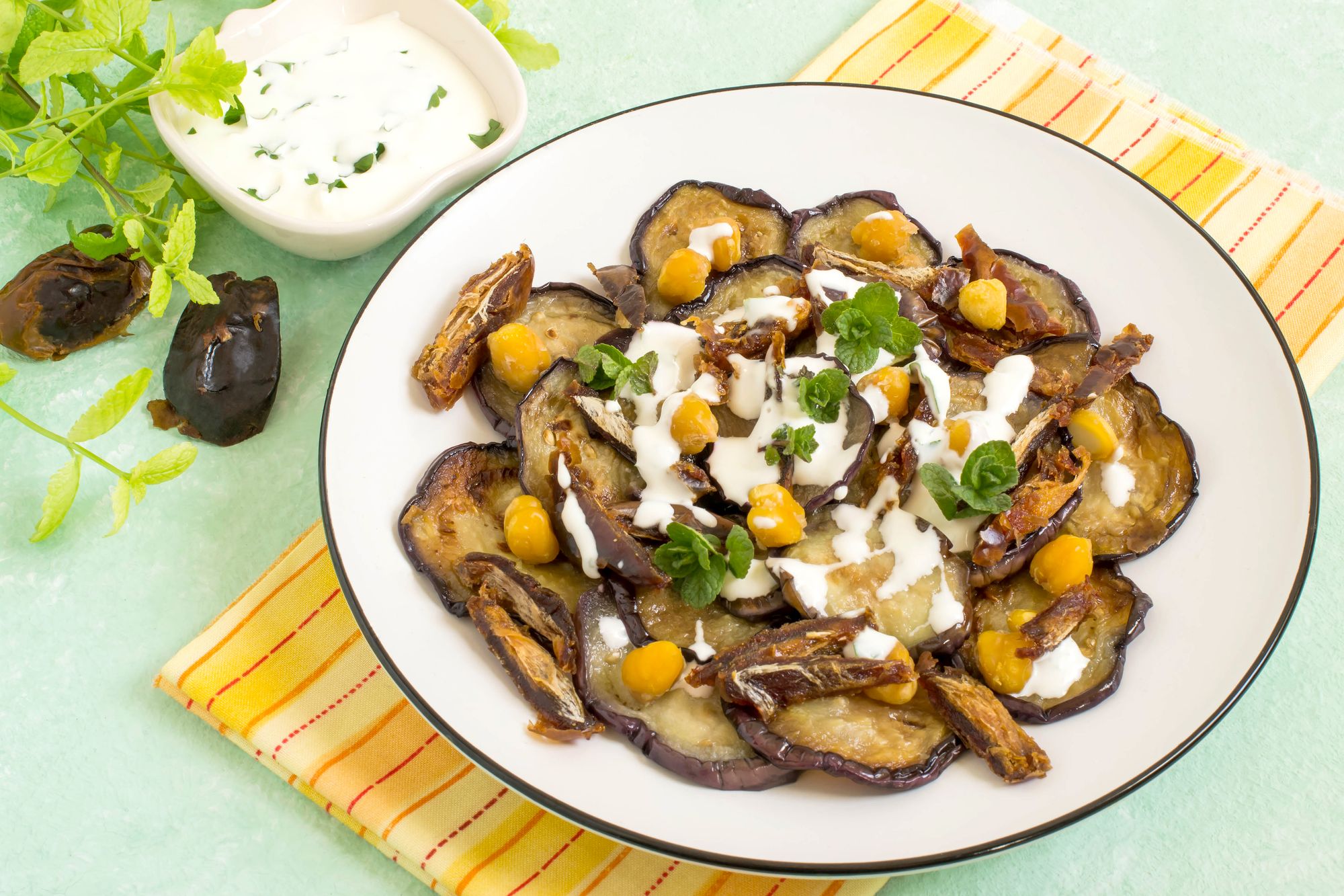 Aubergine and Chickpeas with Walnut Sauce