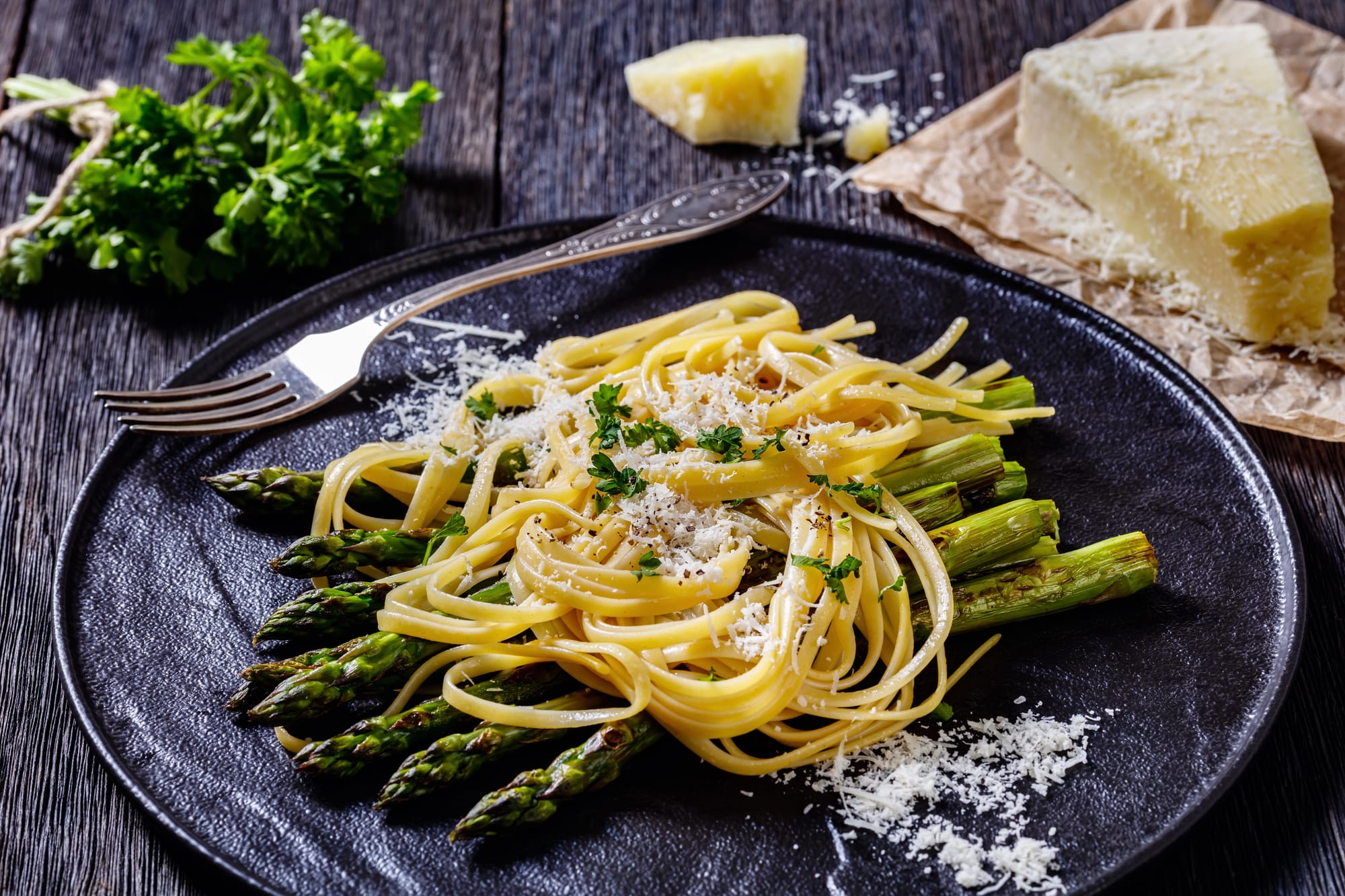 Creamy Linguine with Asparagus and Lemon