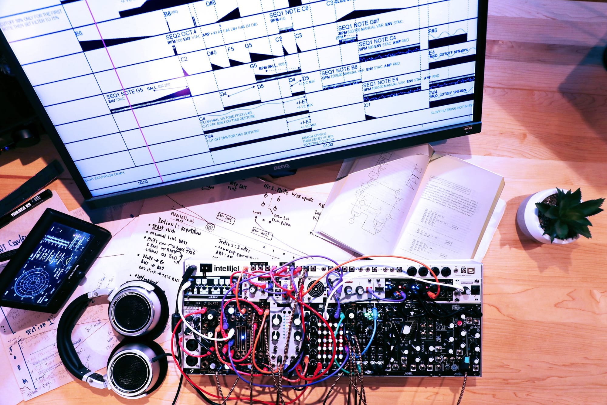 Don’t Patch! 5 counterintuitive strategies for performative composition on modular synthesizer