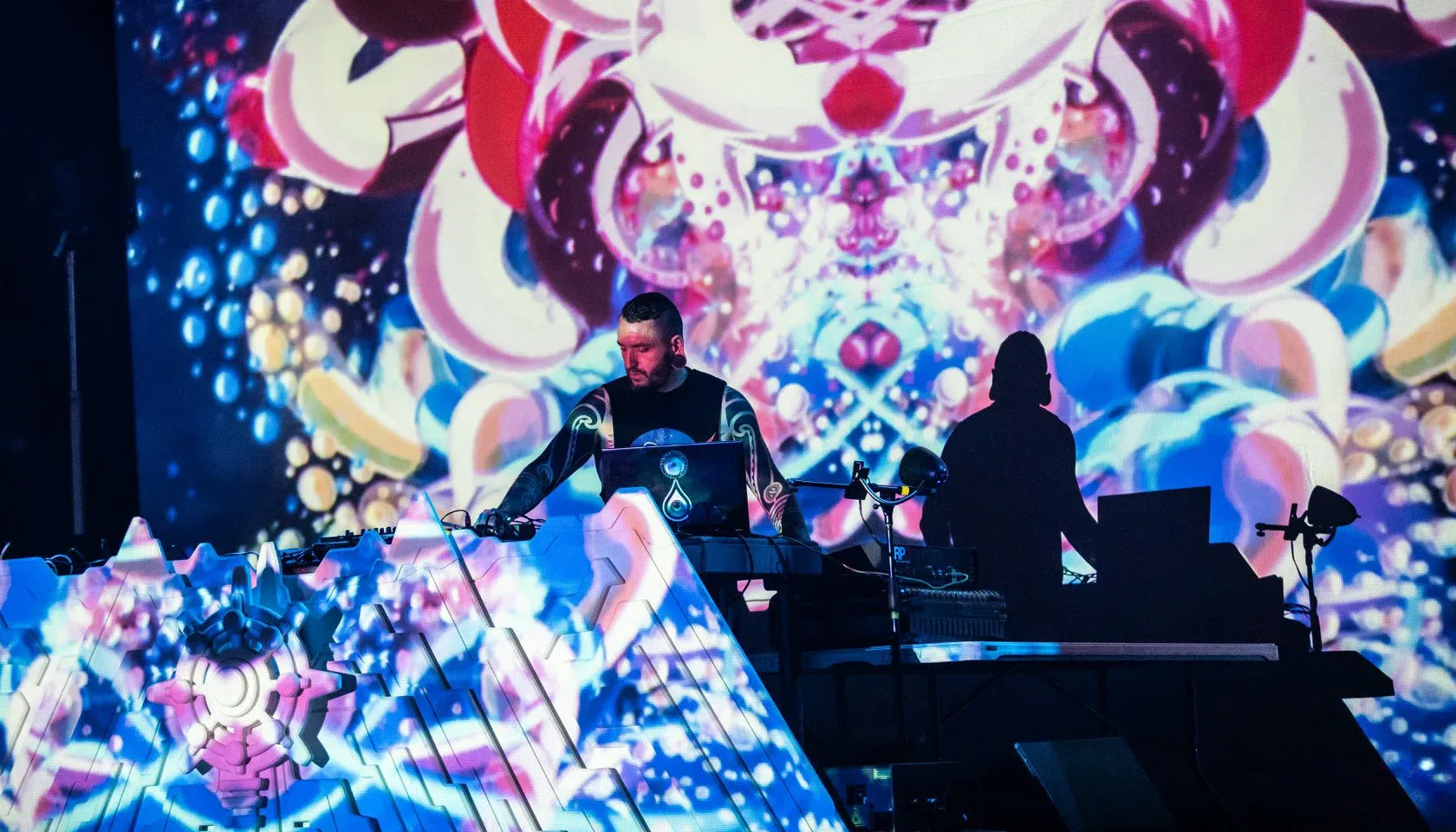 Bluetech – spacehopping through controlled randomness and expressive synthesis