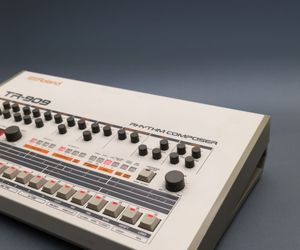 TR-909: The analog/digital hybrid that redefined dance music feature image