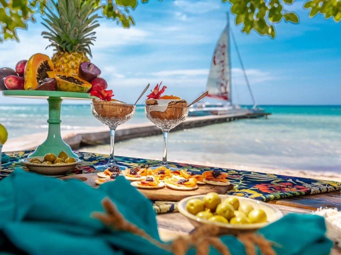 ☀️ SWEET EPIC TRAVELS 12 NOON DAILY DROP 🌊 THE LUNCH BREAK THEY'LL NEVER FORGET