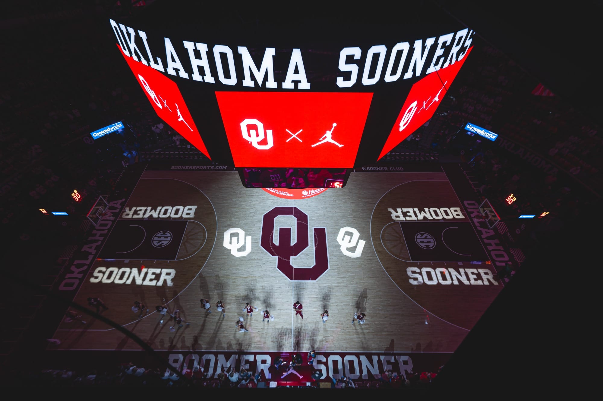 Overhead view of the basketball court at Lloyd Noble Center during an Oklahoma Sooners game.