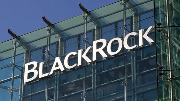 BlackRock: "Private credit will double"                                                                RWAs + Stablecoins change the game