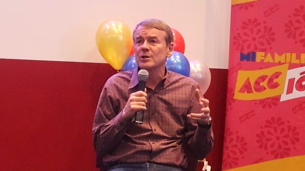 “Ban phones and social media”: Michael Bennet says he would pursue restrictions in Colorado schools