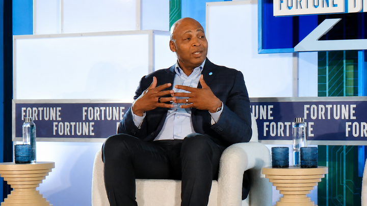 A Fortune 500 CEO answers FoxTalk’s question about what students should learn for AI-era jobs
