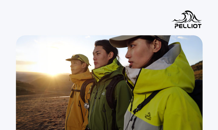 펠리엇코리아의 의류를 입은 세 명의 모델 이미지