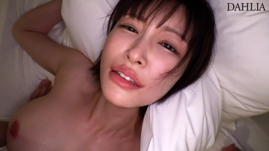 【角奈保】谜一般的专属素人,空灵神颜与绝世美乳的完美结合