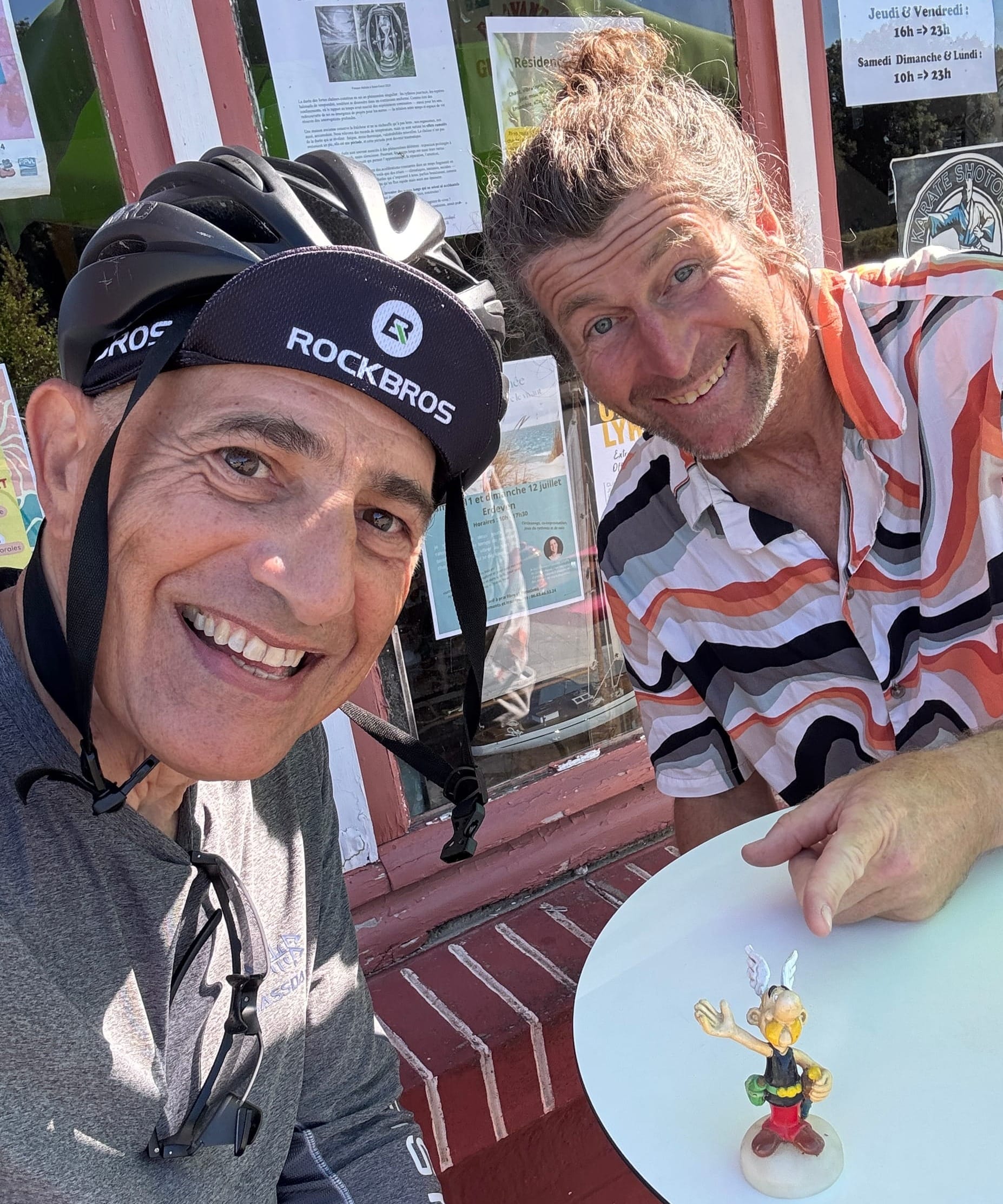 Franck speaking with someone he met during his 3,200-kilometre ride around France.