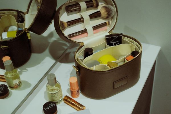 The Best Toiletry Bag for Makeup and Travel: An Étoile Collective Case Review
