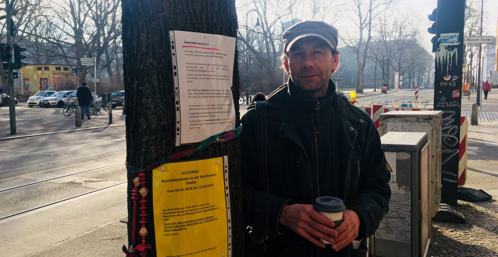 Anwohner Ronald Lohse ist entsetzt über die Baumfällungen (Foto: Constanze Nauhaus)