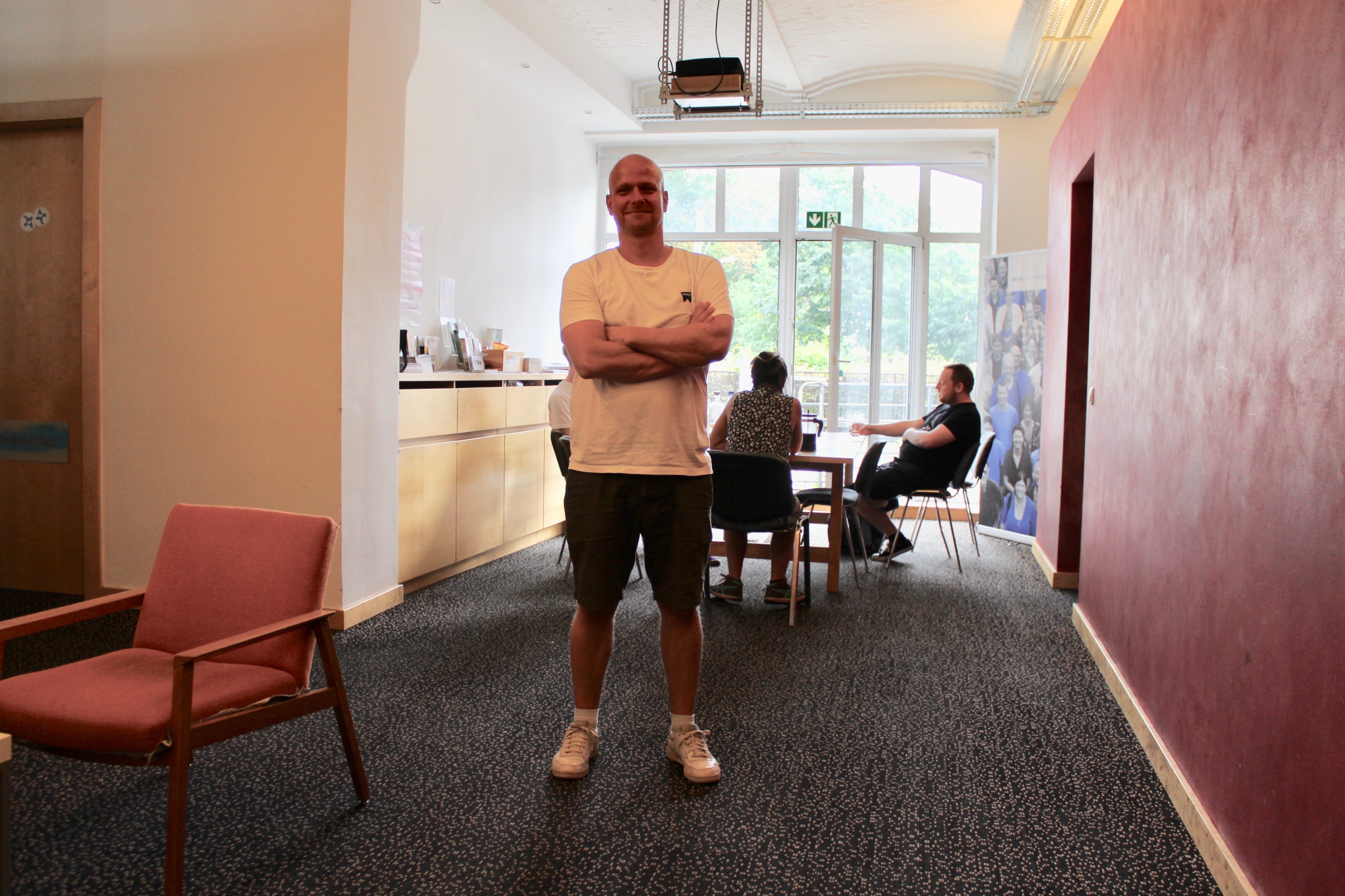 Oliver Wiedmann im Hauptstadtbüro von "Mehr-Demokratie"