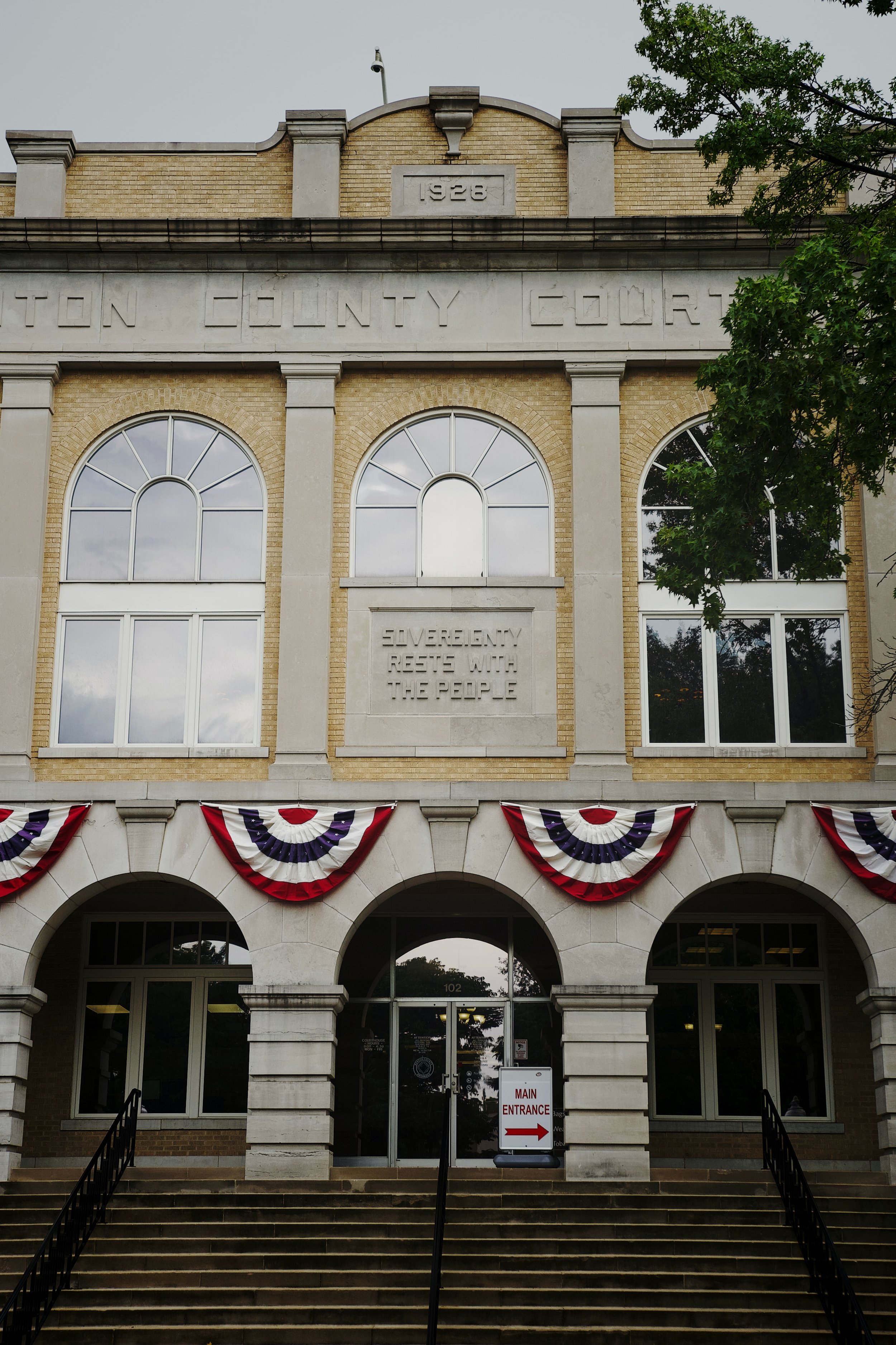  Benton County Courthouse, Bentonville, Arkansas - Photo by  Brad  on  Unsplash  