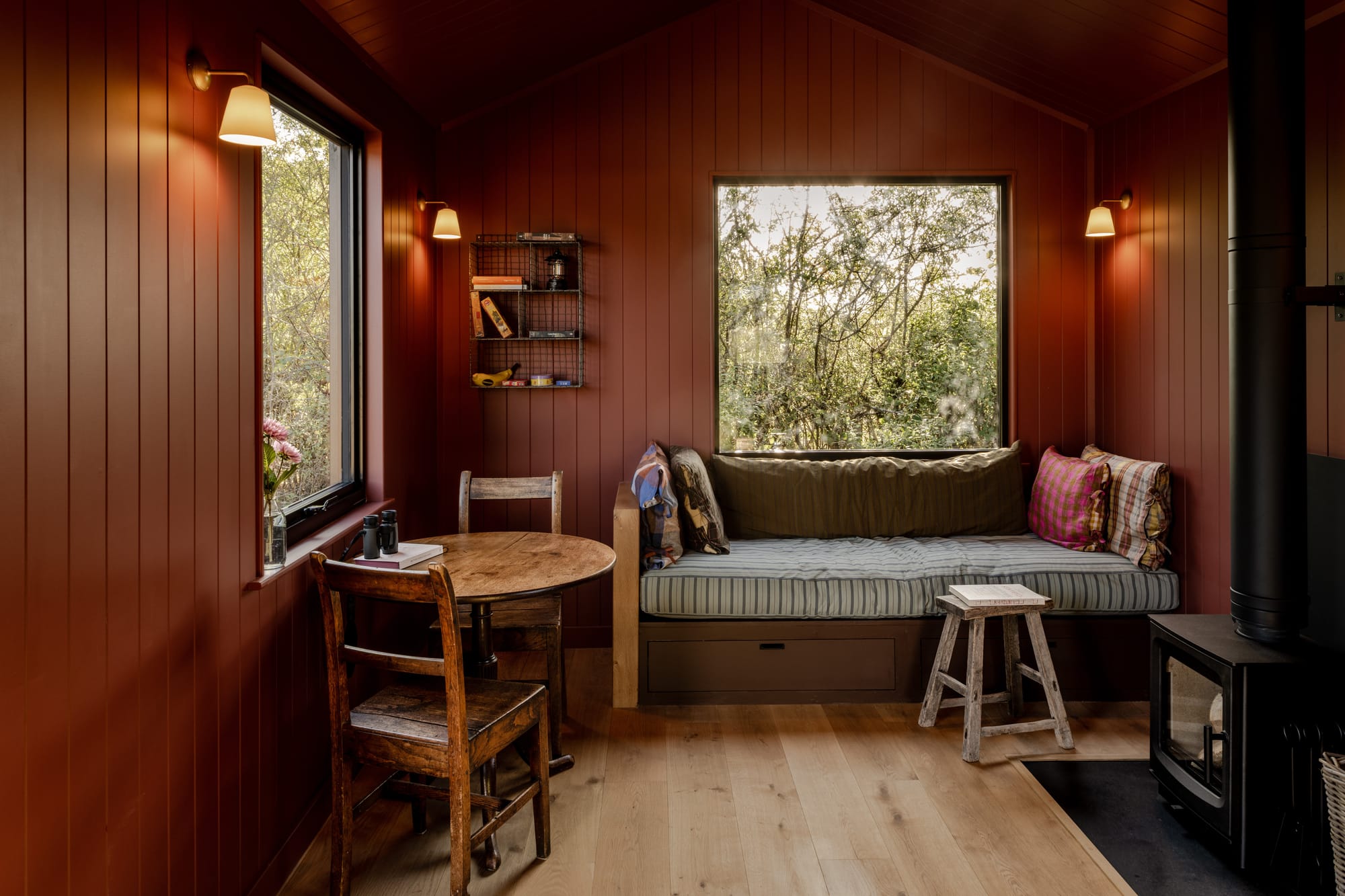 Blackthorn cabin, Shacks