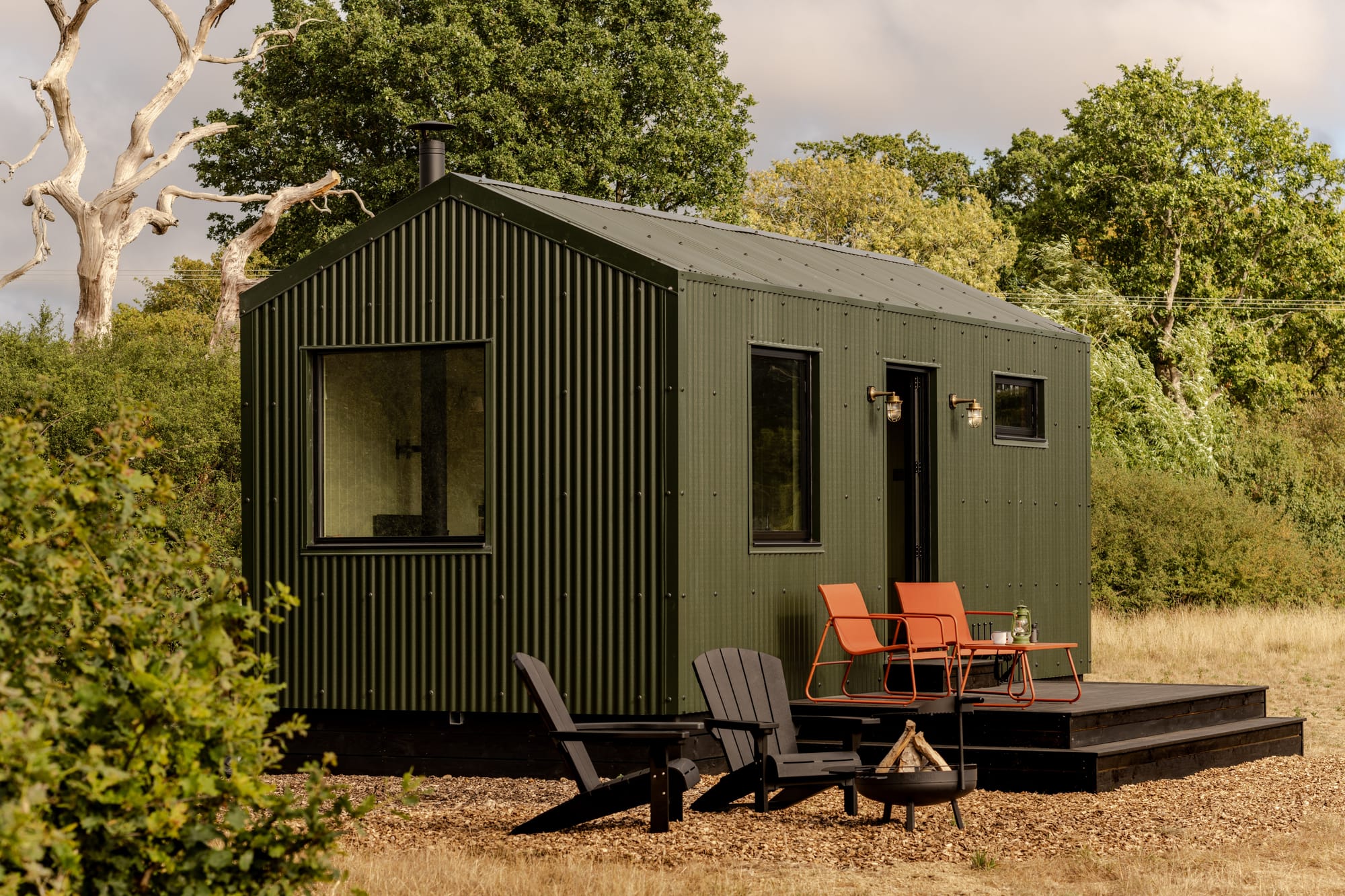 Hawthorn cabin, Shacks