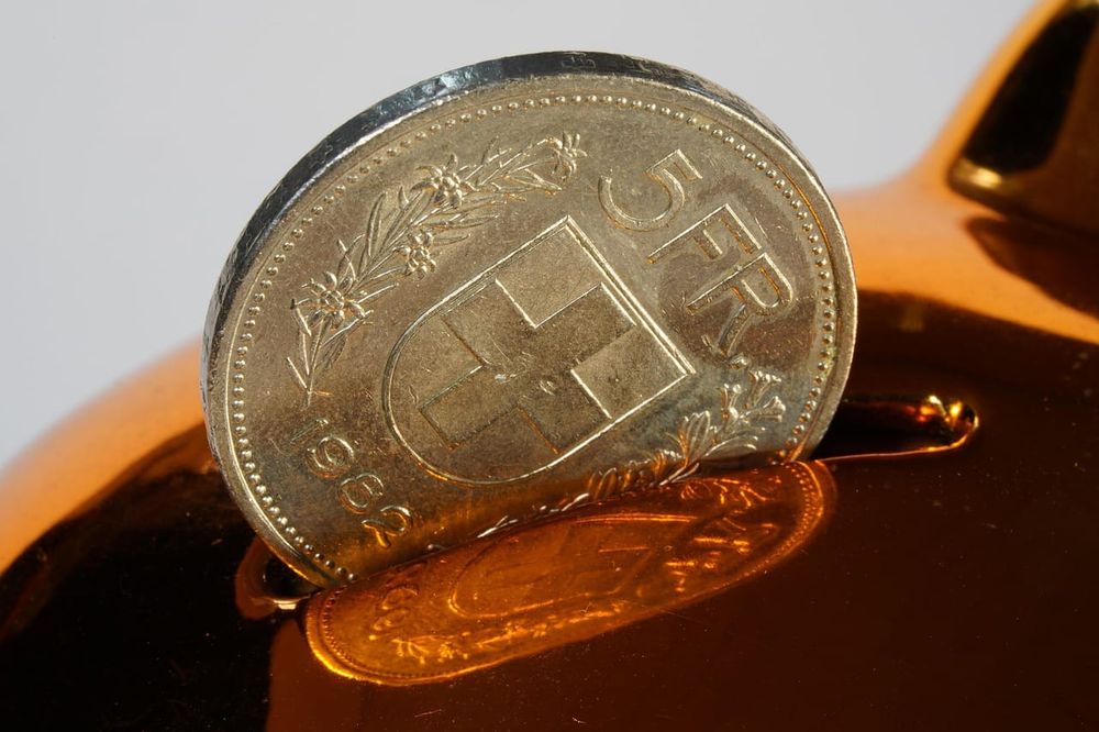 Average Savings by Age UK 2026: How Do You Compare?