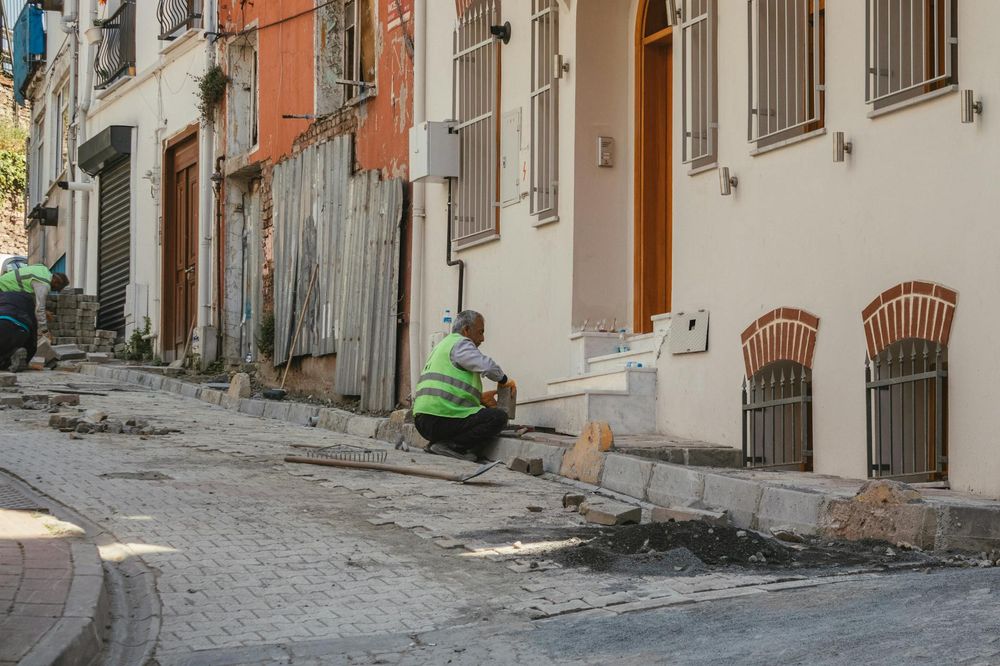 Overhead vs Underground Fibre Optic Installation: What to Expect