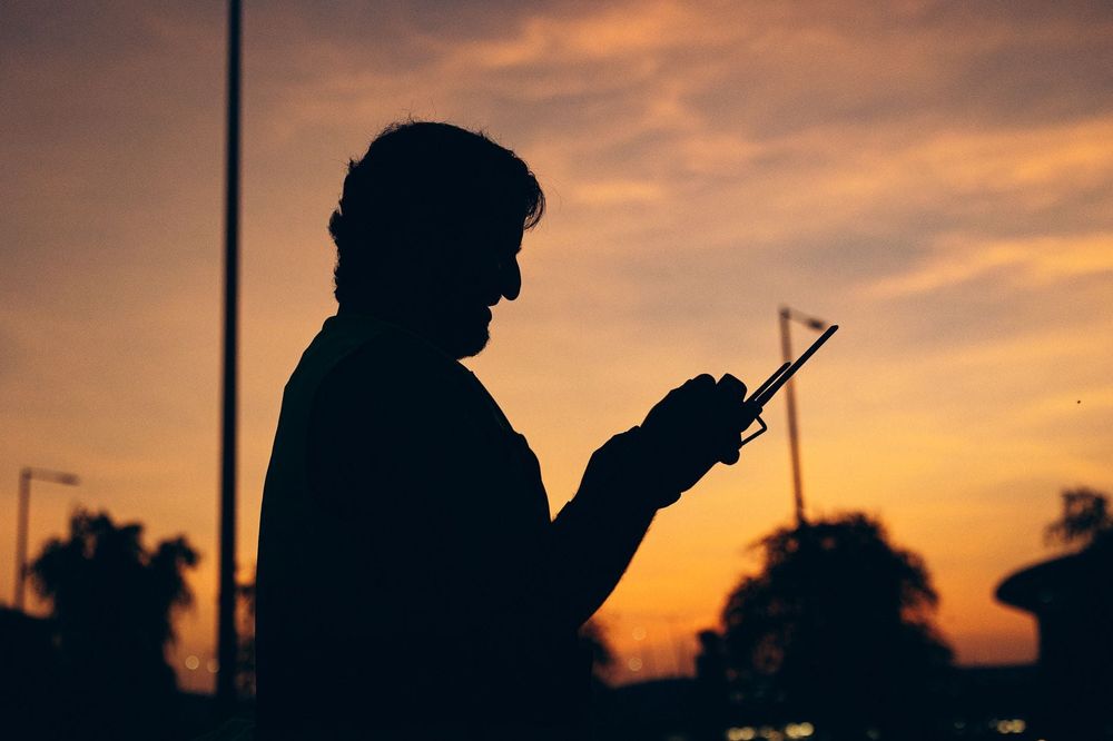 What Happens to Your Mobile Number When You Leave the UK