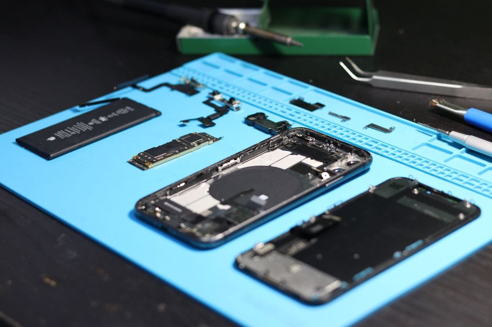 Mobile Phone Insurance in the UK: What It Covers and Whether It Is Worth It