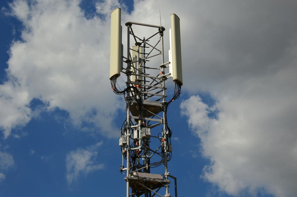 Mobile Spectrum Explained: How Frequencies Power UK Mobile Networks