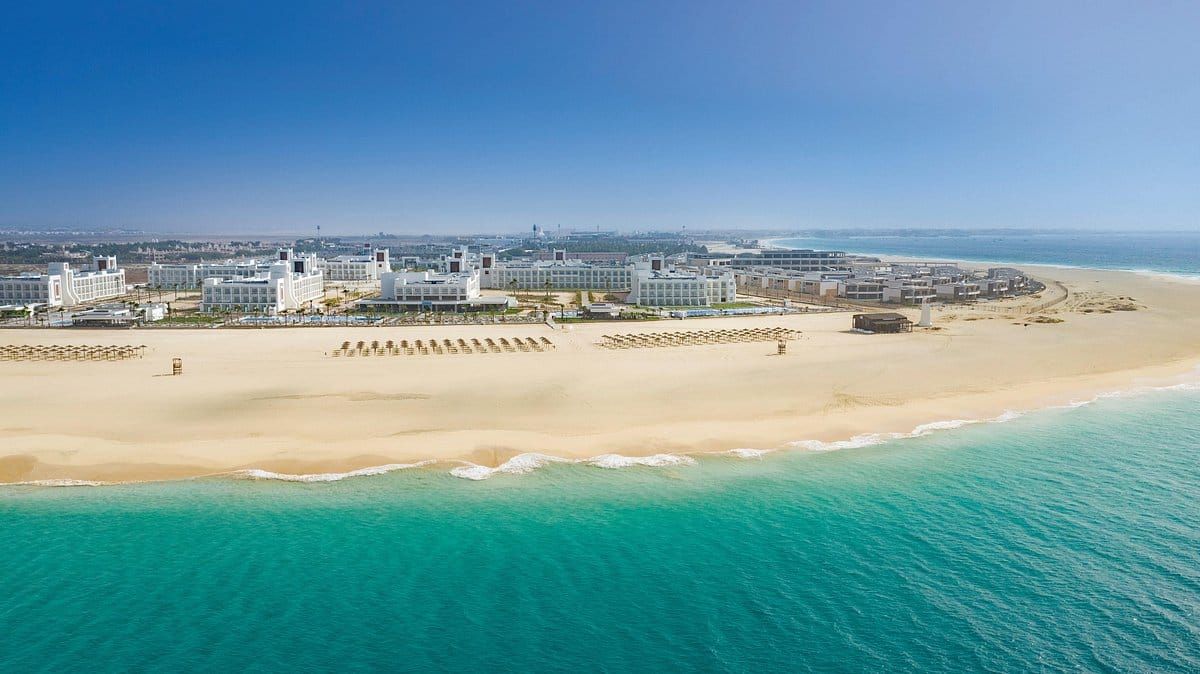 Cape Verde Stomach Bug 2026: Is It Safe? 6 UK Deaths Explained