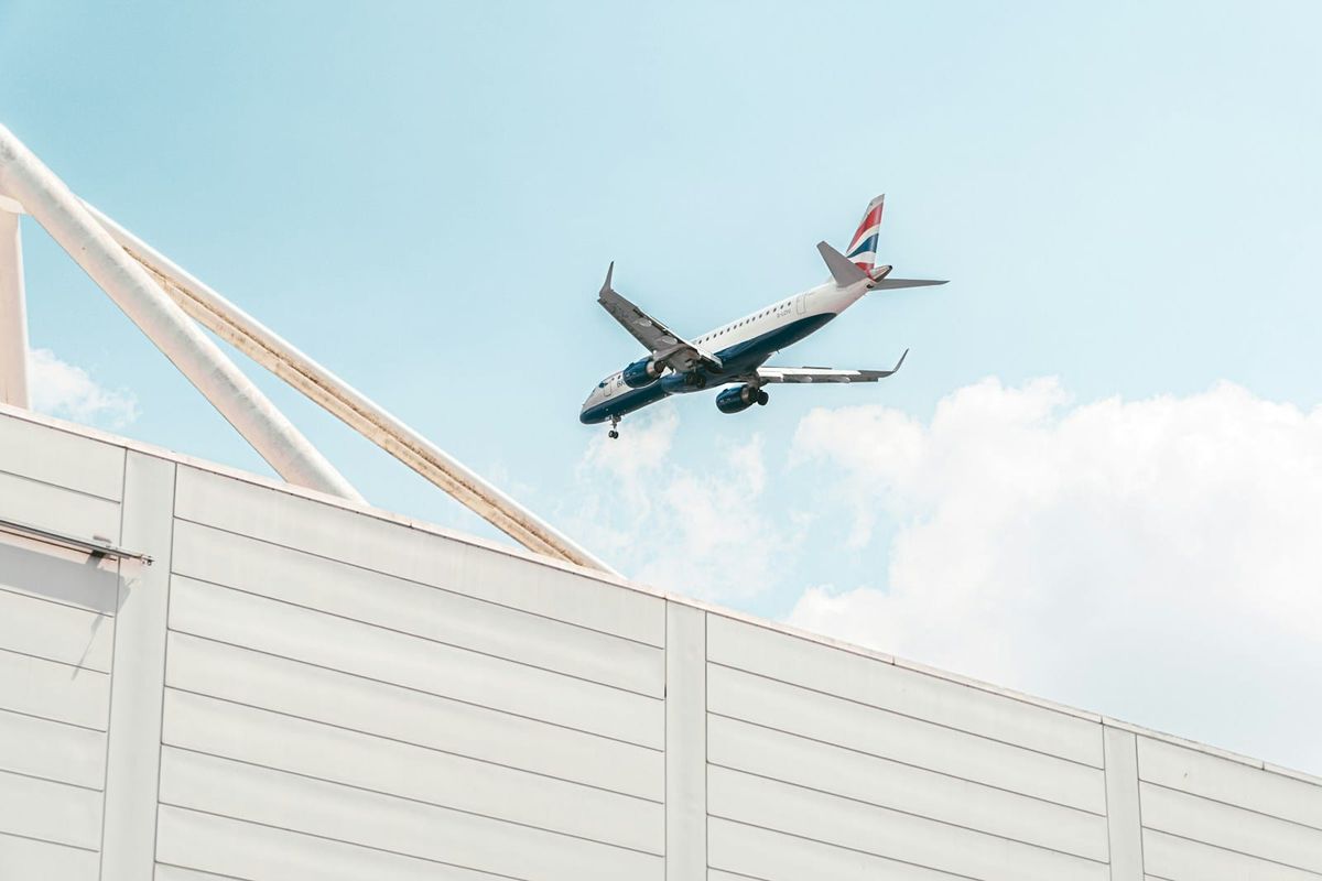 Best Travel Credit Cards UK 2026: No Foreign Fees, Avios and Lounge Access Compared