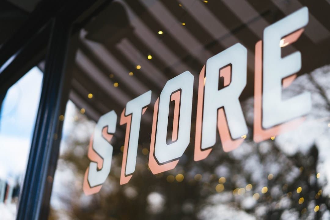 HR Software for Retail UK 2026: Multi-Site Rotas, NLW and Onboarding