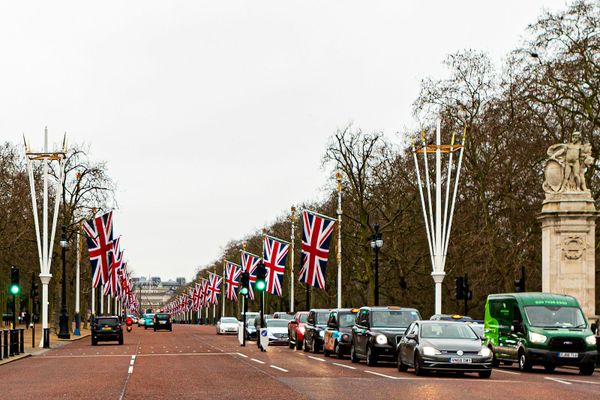 UK Car Tax Bands 2026/27: Official VED Rates, EV Rules and Expensive Car Supplement