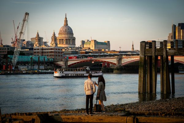 Joint Savings Accounts UK 2026: Best Rates, Rules and What Happens If You Split