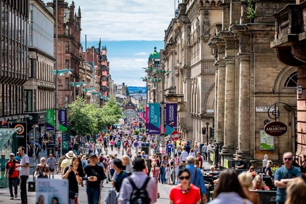 Immigration Solicitors Glasgow 2026: OISC Registered Firms, Fees and How to Choose