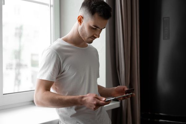 SIM-Only vs Phone Contract vs Pay As You Go: Which Is Right for You?