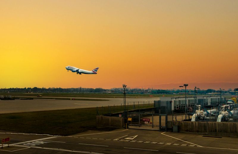 UK Visa In-Country vs Out-of-Country Applications 2026 - Kaeltripton UK visa guide 2026